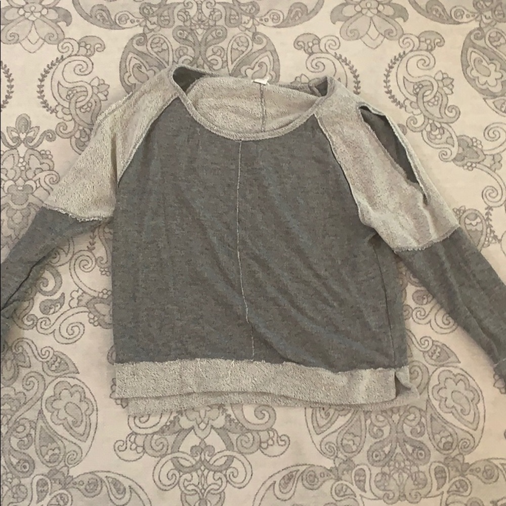 Gray pullover sweatshirt with cut out shoulders